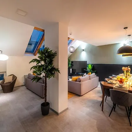 Near Duomo 4bedrooms ميلان
