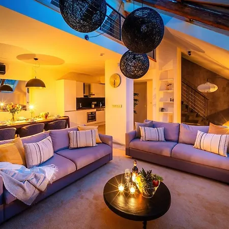 Near Duomo 4bedrooms ميلان