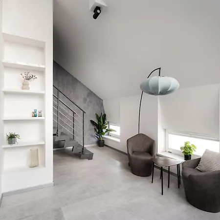 Near Duomo 4bedrooms * ميلان