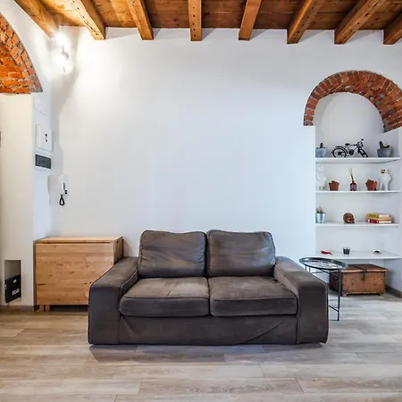 200mt Metro - Design For Creative Living דירה