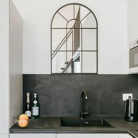 Casa In Palazzo Liberty - E Ben Collegato