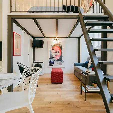 Casa In Palazzo Liberty - E Ben Collegato *