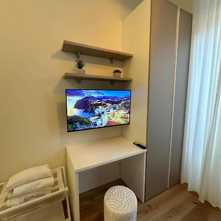 아파트 Duomo Private With Wi-fi Just Steps From The Duomo Demetra 밀라노