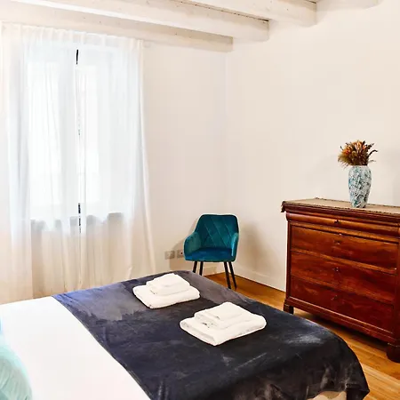 Riverside Loft Navigli - Spacious Two-bedroom Apartamento *