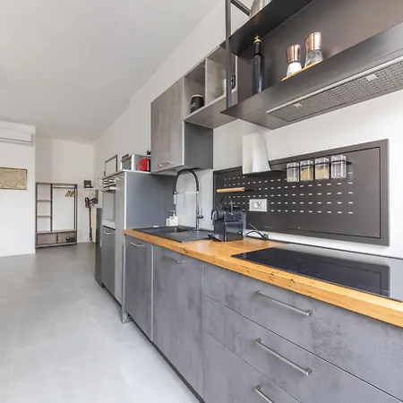 Apartman Modern And Comfortable In Cenisio Area Milánó