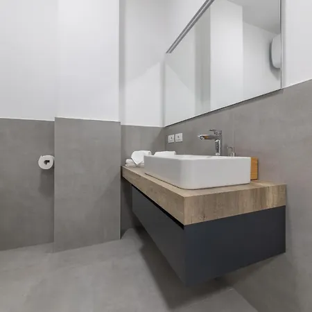 Modern And Comfortable In Cenisio Area Apartman *