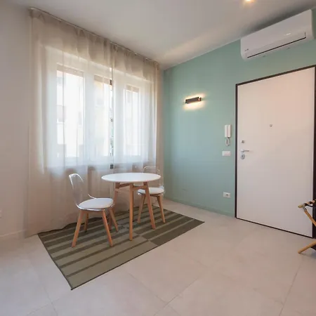 Close To The M3 Metro ミラノ