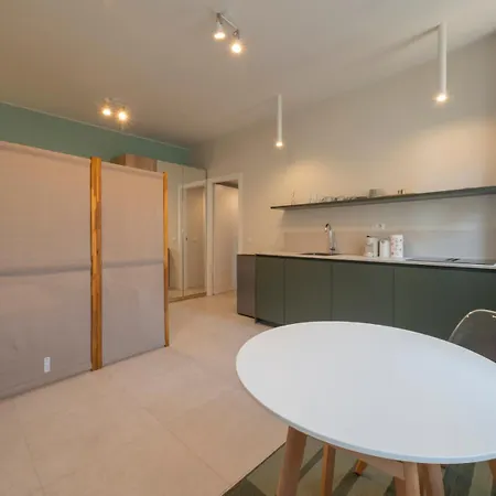 Close To The M3 Metro