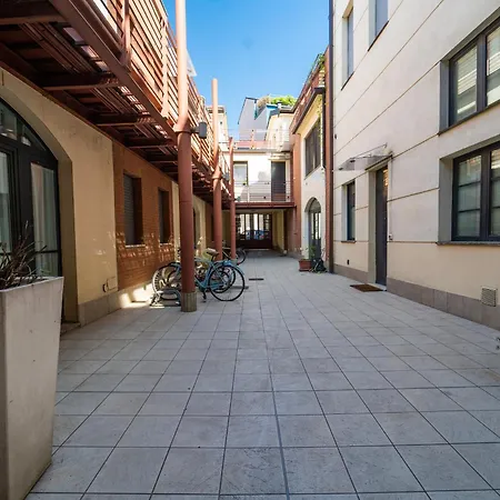 Easy Italy Prada * ميلان