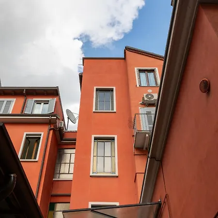 Casa 500 Family & Friends - M3 10 Minutes To Duomo شقة