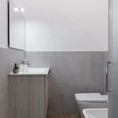 Casa 500 Family & Friends - M3 10 Minutes To Duomo شقة *