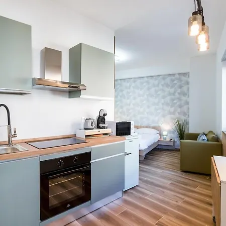 Comfort & Design Minutes Away From The Centre