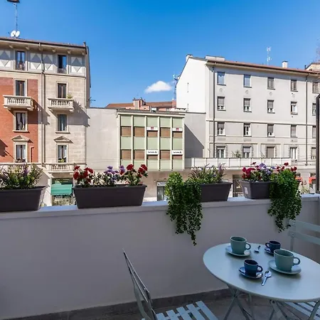 Bright Elegant Flat With Balcony, Portello 公寓