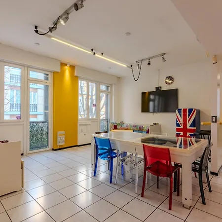 Дом отдыха Stylish 8-bed Near Duomo Ideal For Groups Families With Terrace Garden Parking *