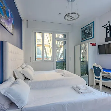 Дом отдыха Stylish 8-bed Near Duomo Ideal For Groups Families With Terrace Garden Parking Милан