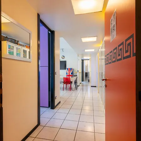 Stylish 8-bed Near Duomo Ideal For Groups Families With Terrace Garden Parking