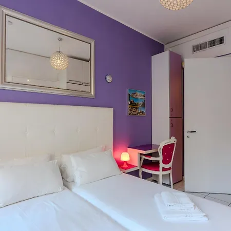 Дом отдыха Stylish 8-bed Near Duomo Ideal For Groups Families With Terrace Garden Parking