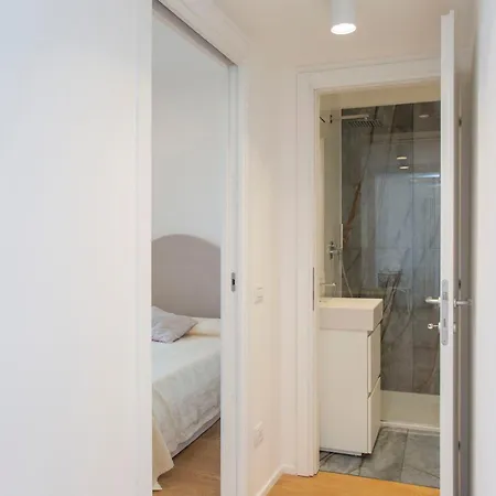 Exclusive Location, Cozy And Modern 公寓 *