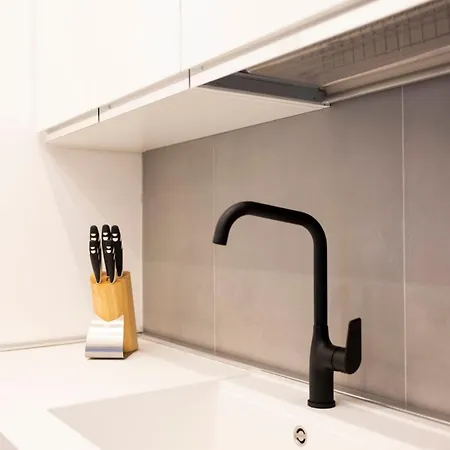 15th-century Apt, City-mxp Train Daire