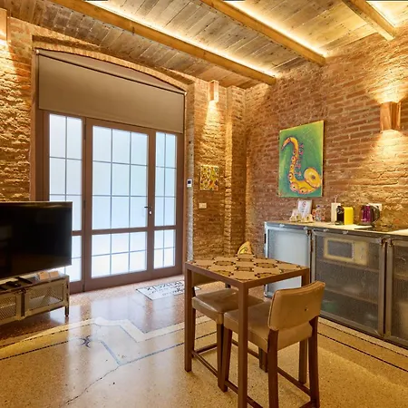 White Moon-emme Loft Apartment