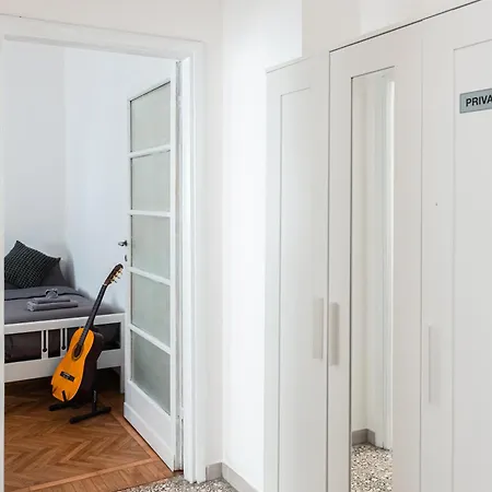 'music Home' 15mincentral Station - Linateairport - Metro * 米兰