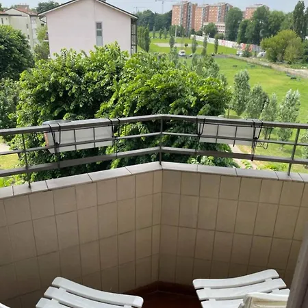 Stanza In Luminoso E Silenzioso Habitación en casa particular Milán