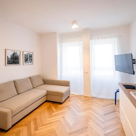 Moderno Bilocale In Zona Monumentale-cenisio Apartment *