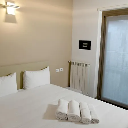 Dingo's House - 5 Minutes From M3 *