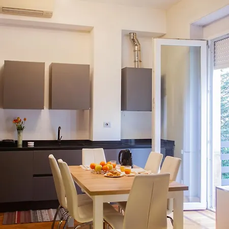 Design & Luxury With Garden In San Senatore Apartmán *