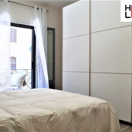 Homelovers Bright And White House Pta Venezia *