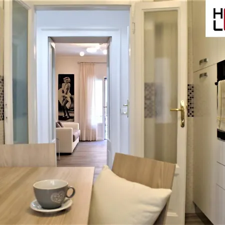 Homelovers Bright And White House Pta Venezia *