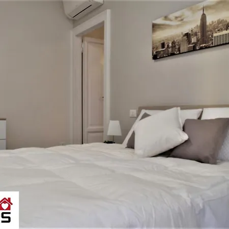 Homelovers Bright And White House Pta Venezia *