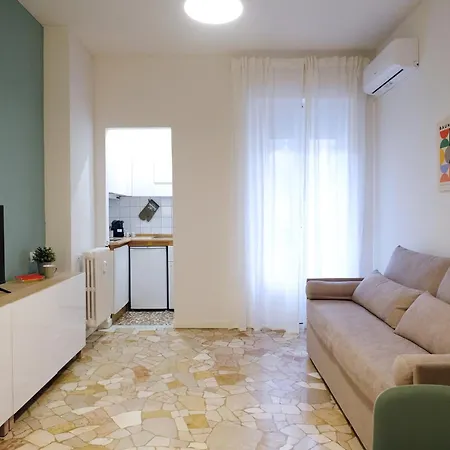 Navigli - Via Tortona *