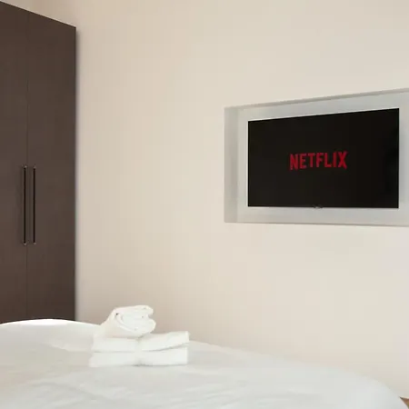 Luxury San Siro Apartment, 5 Min Metro, Balcony & Fast Wifi شقة