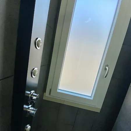 Lugano S&s Home, Moderna E Tranquilla, Vicino Al Centro Di Milano, Con Parcheggio Gratuito Esterno Appartement *