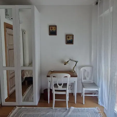 Stanza In Con Giardino Проживание в семье *