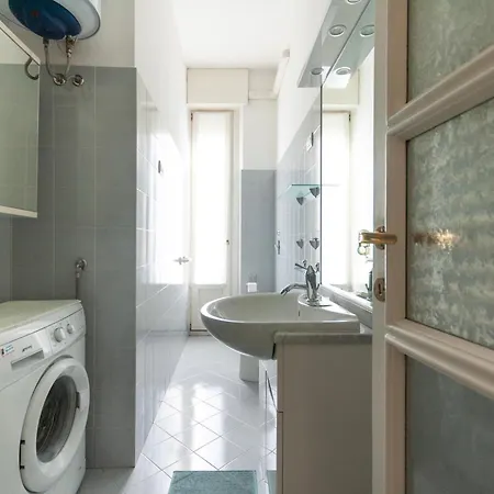 Youhosty - Juvara 11 * ميلان