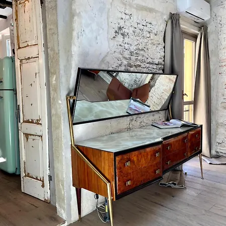 דירה Charming And Design Attic Loft In Coolest Area Navigli Ticinese מילאנו