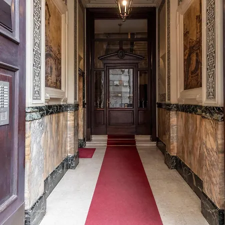 Stunning Cupola Apt-steps From San Babila & Duomo Милан