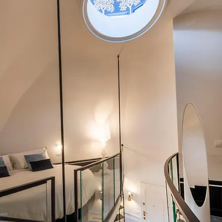 Stunning Cupola Apt-steps From San Babila & Duomo Апартаменты Милан