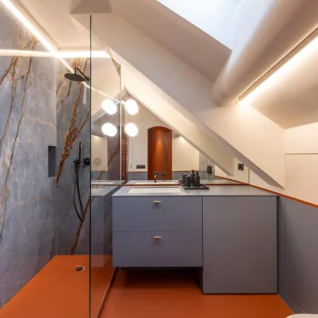 Stunning Cupola Apt-steps From San Babila & Duomo Апартаменты Милан