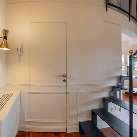 Stunning Cupola Apt-steps From San Babila & Duomo Апартаменты Милан