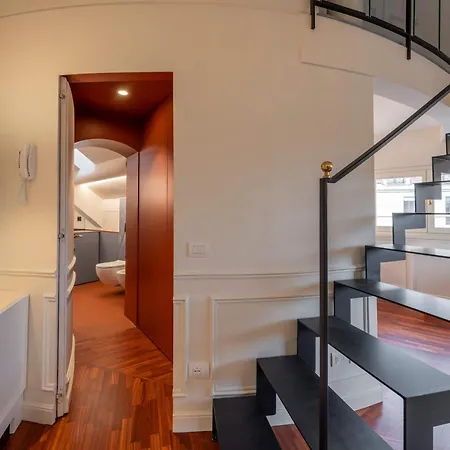 Stunning Cupola Apt-steps From San Babila & Duomo Milan
