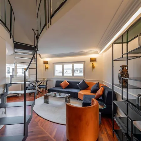 Stunning Cupola Apt-steps From San Babila & Duomo Милан