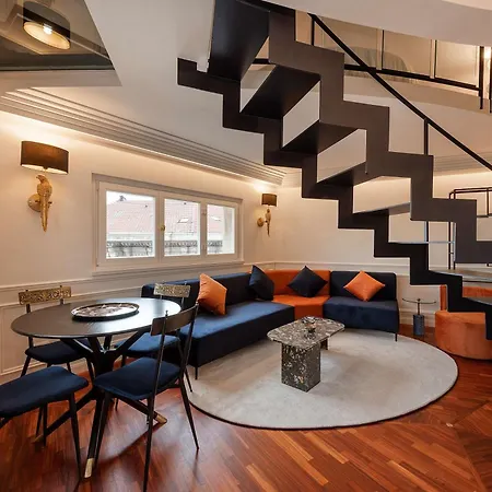 Stunning Cupola Apt-steps From San Babila & Duomo Apartment Milan