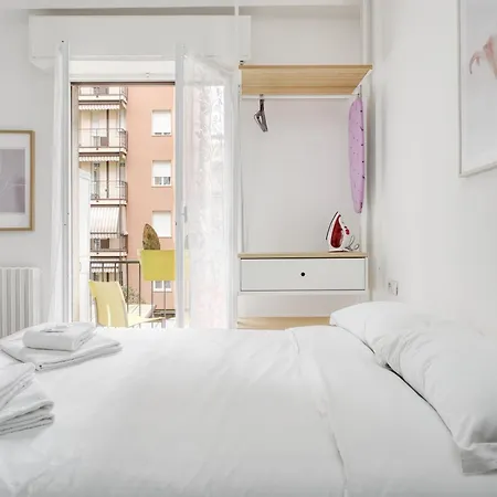 Joivy Stylish Double Near Metro Station شقة ميلان