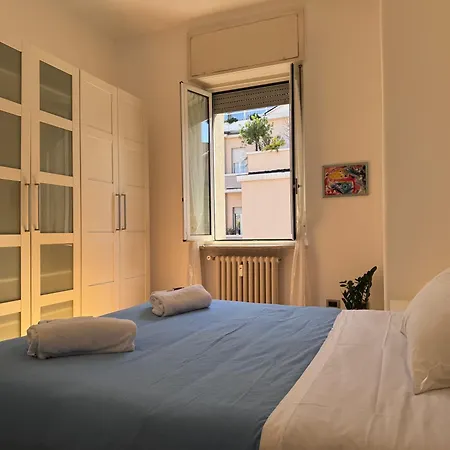 Bright With Balcony In Corso Xxii Marzo Apartman