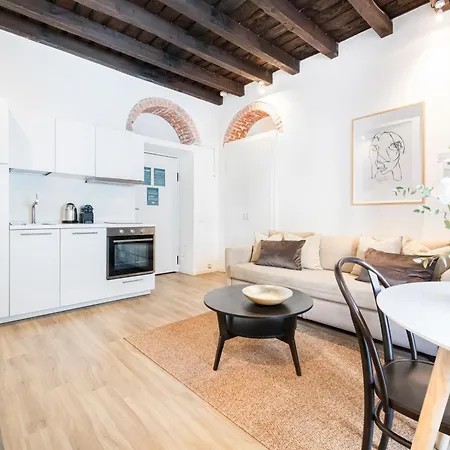 The Magnificent アパート