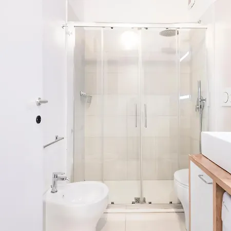 The Magnificent アパート