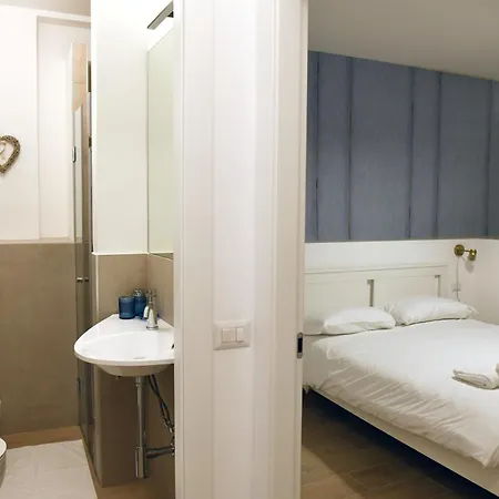 Apartament Enigmatic House With Private Garden